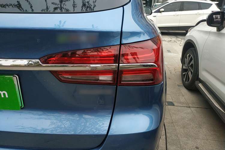 Used Roewe RX5 New Energy 2018 eRX5 50T Hybrid Luxury Edition Right Rear Taillight