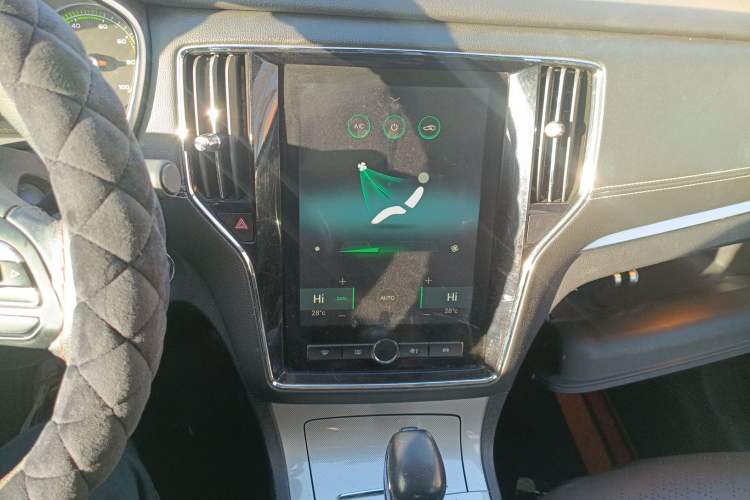 Used Roewe RX5 New Energy 2018 eRX5 50T Hybrid Luxury Edition Audio And AC Panel