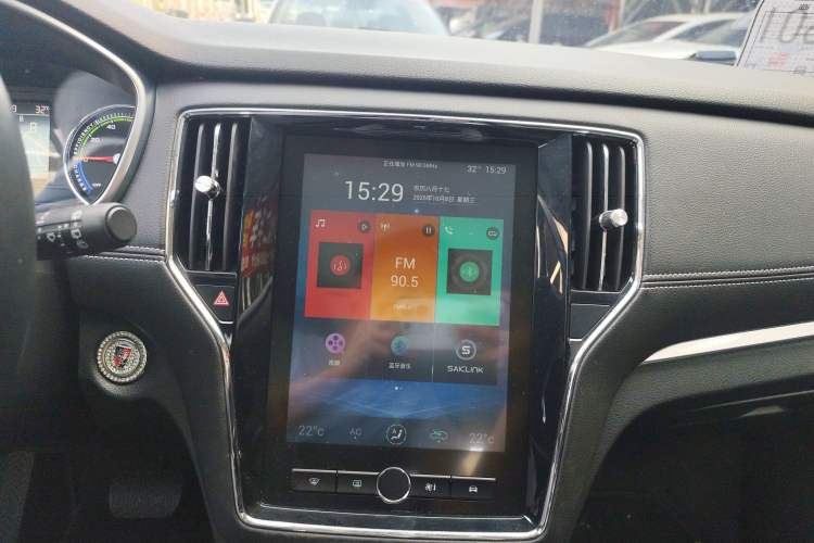 Used Roewe RX5 New Energy 2018 eRX5 50T Hybrid Luxury Edition Audio And AC Panel