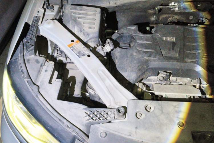 Used Roewe RX5 New Energy 2018 eRX5 50T Hybrid Luxury Edition Engine Bay Right