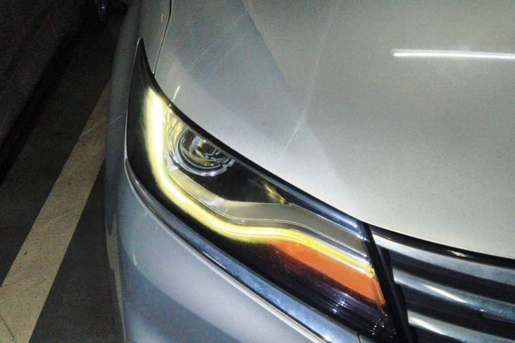 Used Roewe RX5 New Energy 2018 eRX5 50T Hybrid Luxury Edition Right Front Headlight