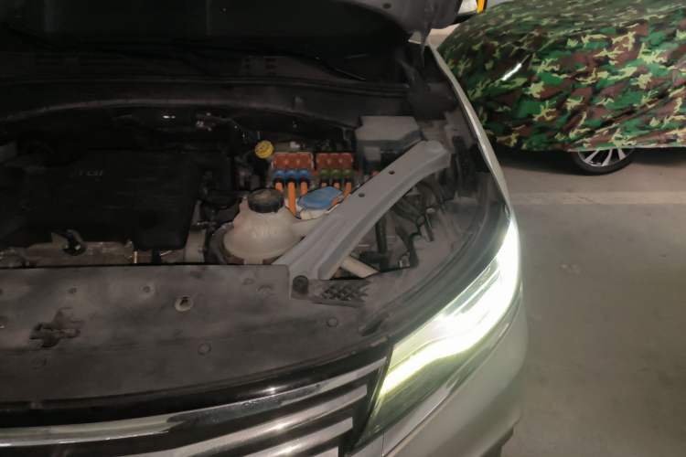 Used Roewe RX5 New Energy 2018 eRX5 50T Hybrid Luxury Edition Engine Bay Left