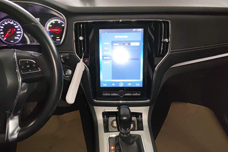 Used Roewe RX5 New Energy 2018 eRX5 50T Hybrid Luxury Edition Audio And AC Panel