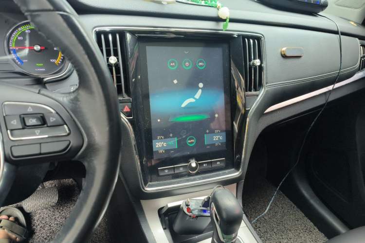 Used Roewe RX5 New Energy 2018 eRX5 50T Hybrid Luxury Edition Audio And AC Panel