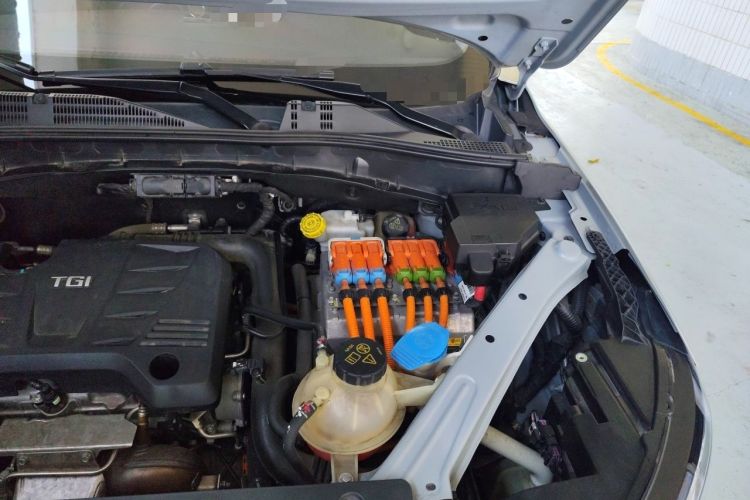 Used Roewe RX5 New Energy 2018 eRX5 50T Hybrid Luxury Edition Engine Bay Left