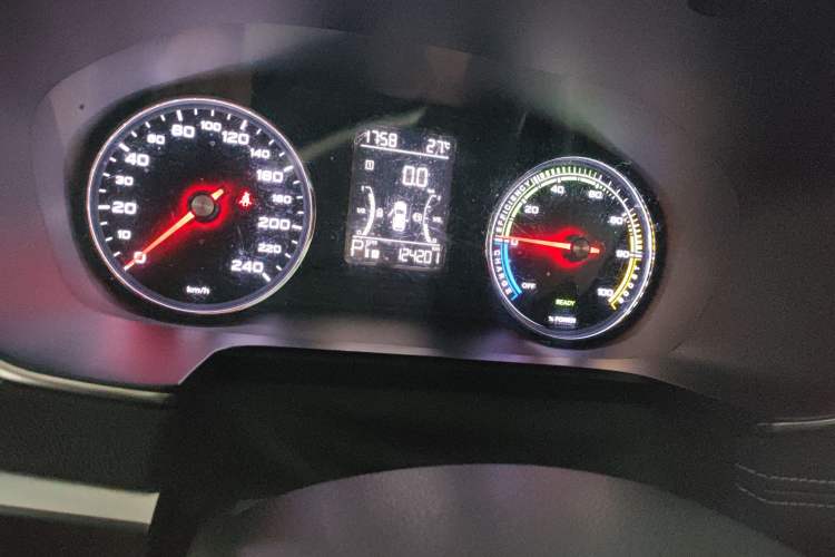 Used Roewe RX5 New Energy 2018 eRX5 50T Hybrid Luxury Edition Odometer Close Up