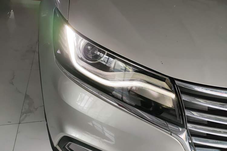Used Roewe RX5 New Energy 2018 eRX5 50T Hybrid Luxury Edition Right Front Headlight