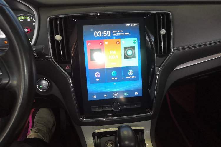 Used Roewe RX5 New Energy 2018 eRX5 50T Hybrid Luxury Edition Audio And AC Panel