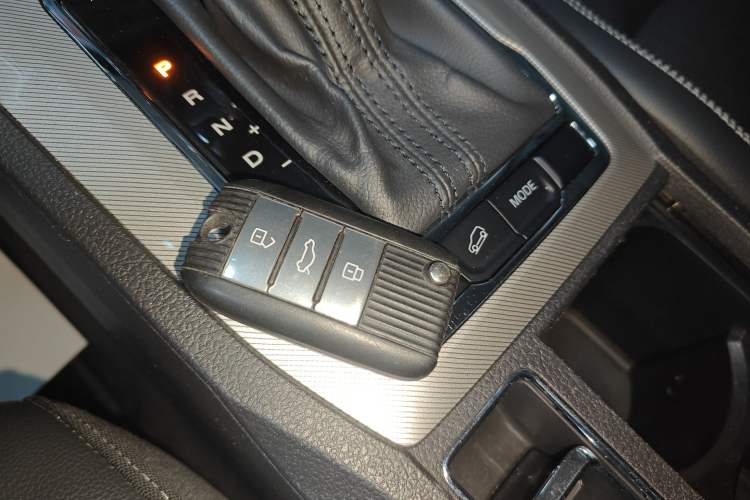 Used Roewe RX5 New Energy 2018 eRX5 50T Hybrid Luxury Edition Interior 1