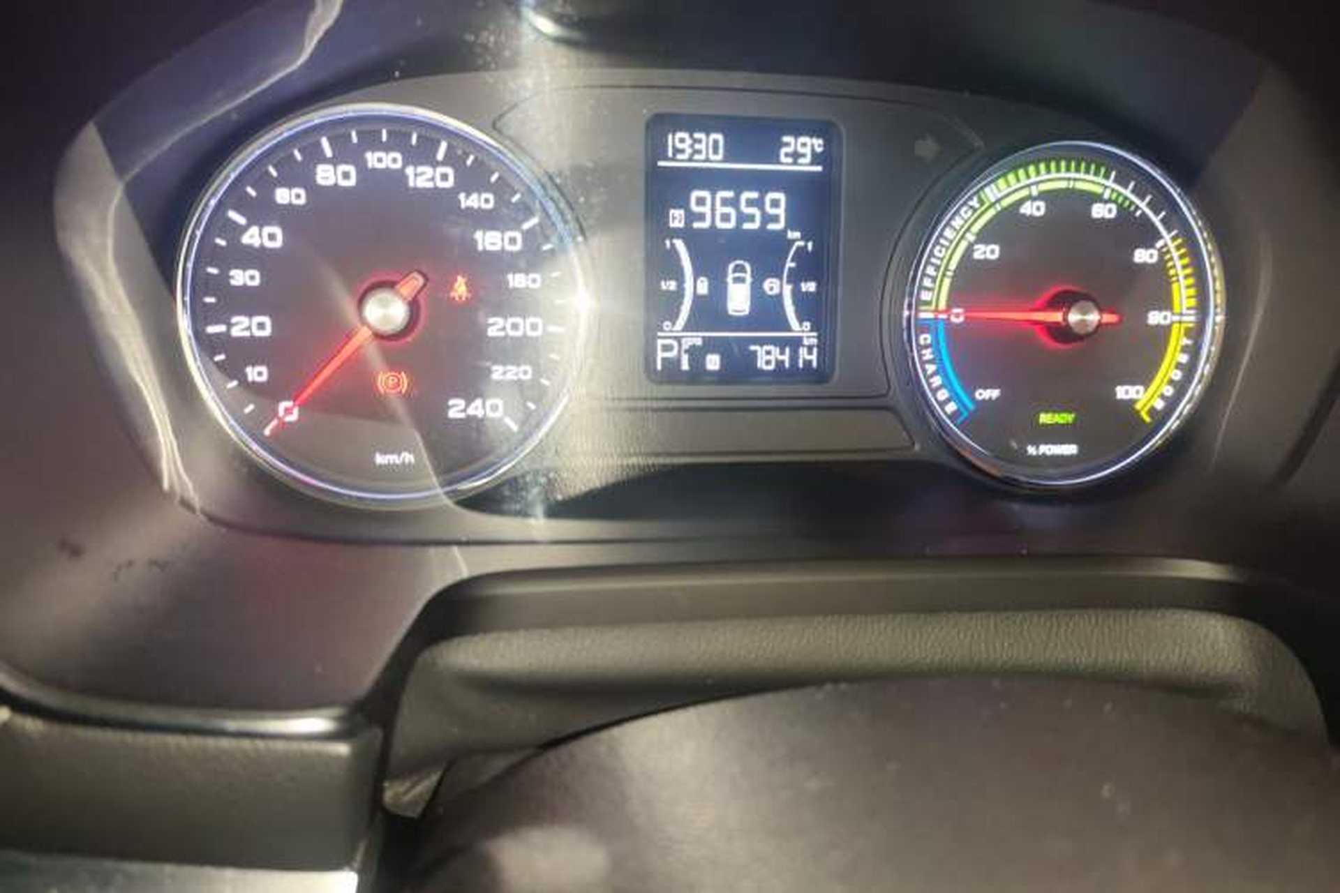 Used Roewe RX5 New Energy 2018 eRX5 50T Hybrid Luxury Edition Odometer Close Up