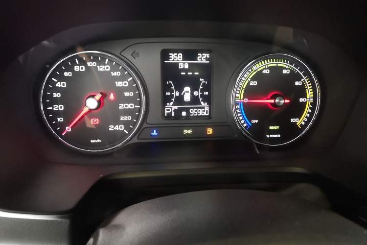 Used Roewe RX5 New Energy 2018 eRX5 50T Hybrid Luxury Edition Odometer Close Up