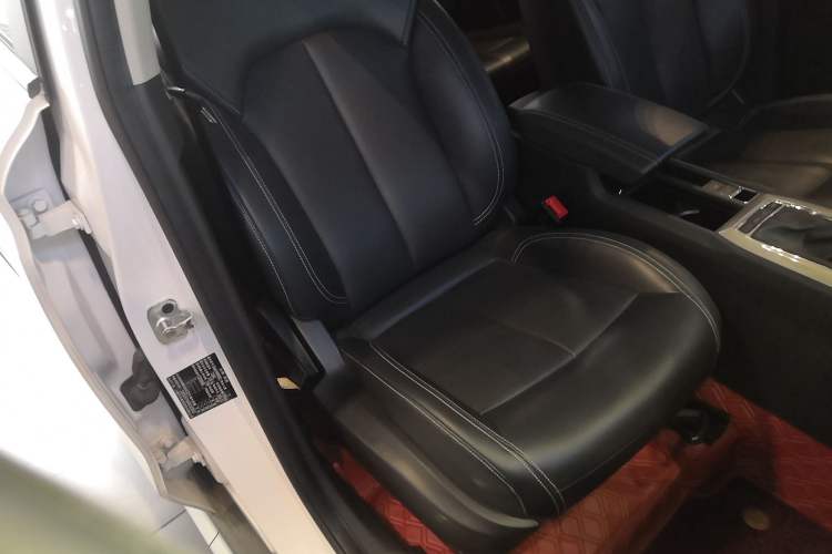 Used Roewe RX5 New Energy 2018 eRX5 50T Hybrid Luxury Edition Right Front Seat