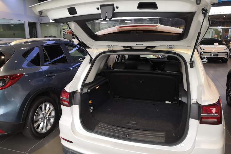 Used Roewe RX5 New Energy 2018 eRX5 50T Hybrid Luxury Edition Trunk