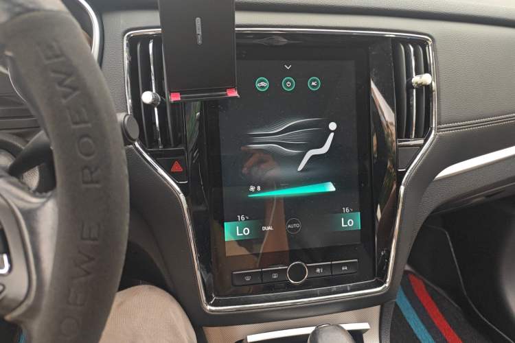 Used Roewe RX5 New Energy 2019 eRX5 50T 4G Connected Excellence Edition Audio And AC Panel