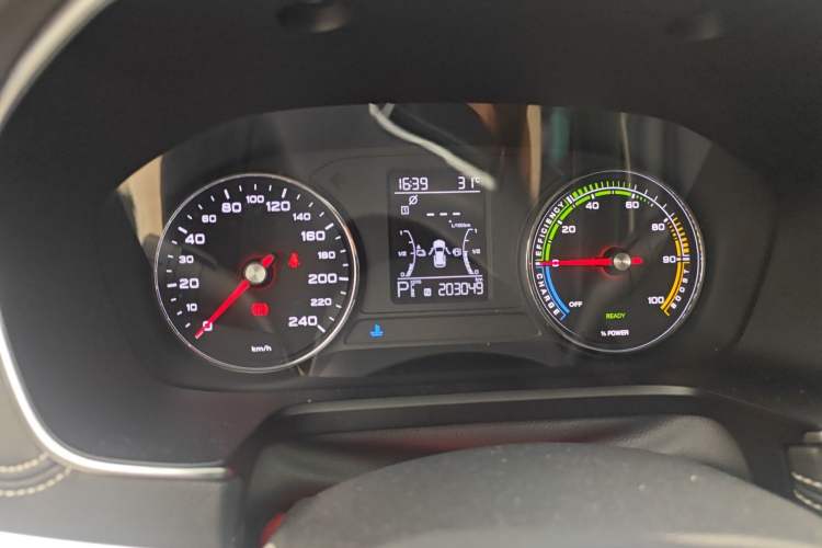 Used Roewe RX5 New Energy 2019 eRX5 50T 4G Connected Excellence Edition Odometer Close Up