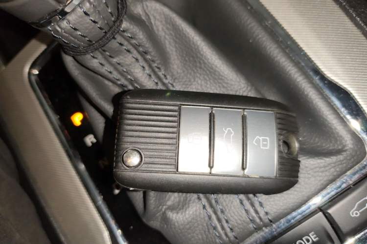 Used Roewe RX5 New Energy 2019 eRX5 50T Internet Superior Smart Edition Vehicle Key