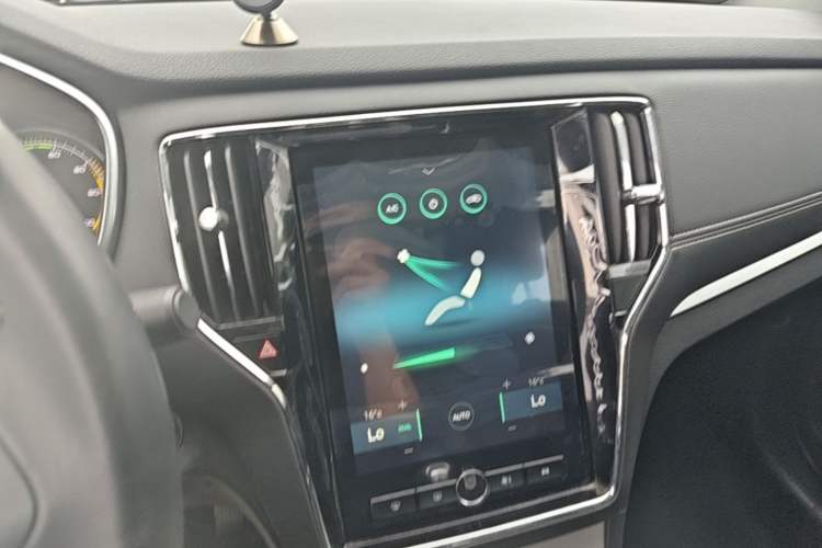 Used Roewe RX5 New Energy 2019 eRX5 50T 4G Connected Excellence Edition Audio And AC Panel