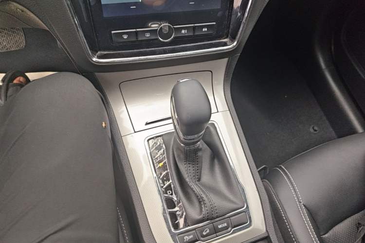 Used Roewe RX5 New Energy 2019 eRX5 50T 4G Connected Excellence Edition Gear Lever