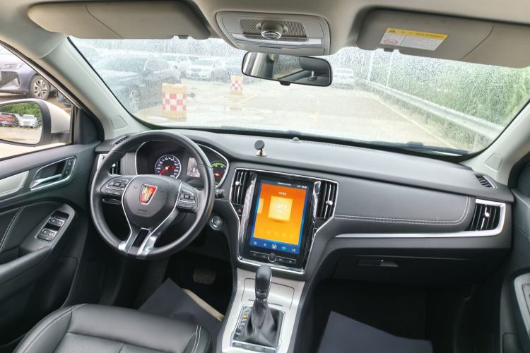 Used Roewe RX5 New Energy 2019 eRX5 50T 4G Connected Excellence Edition Interior 10