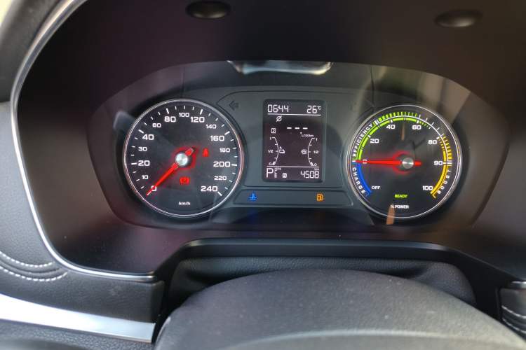 Used Roewe RX5 New Energy 2019 eRX5 50T 4G Connected Excellence Edition Interior 11