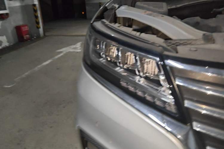 Used Roewe RX5 New Energy 2019 eRX5 50T Internet-Enhanced Flagship Edition Right Front Headlight