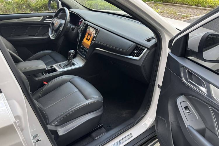 Used Roewe RX5 New Energy 2019 eRX5 50T 4G Connected Excellence Edition Interior 3