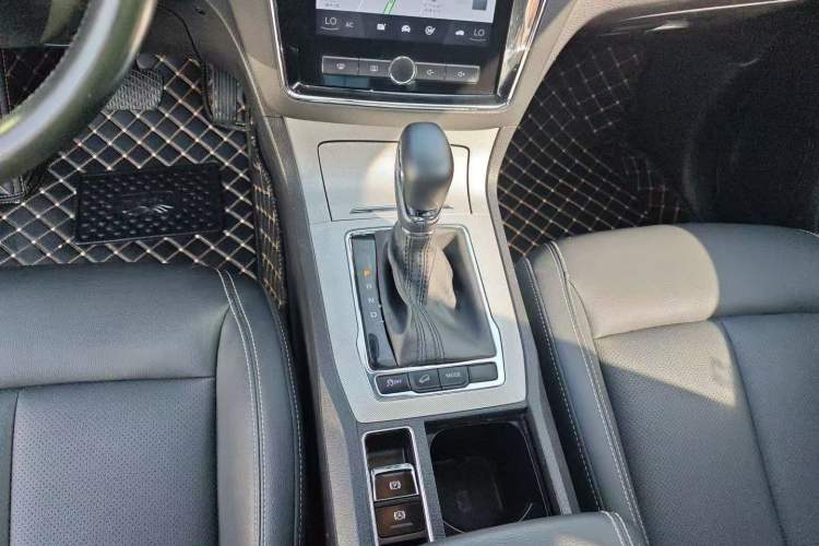 Used Roewe RX5 New Energy 2019 eRX5 50T Internet-Enhanced Flagship Edition Interior 4