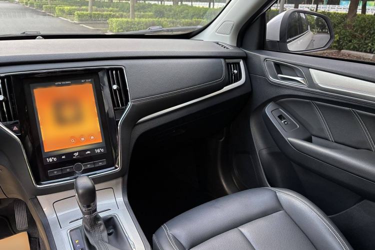 Used Roewe RX5 New Energy 2019 eRX5 50T 4G Connected Excellence Edition Interior 5