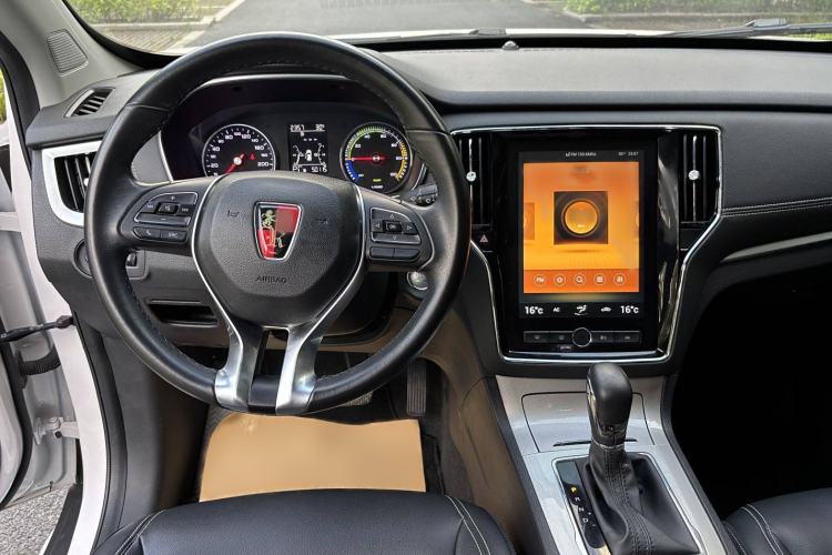 Used Roewe RX5 New Energy 2019 eRX5 50T 4G Connected Excellence Edition Interior 6