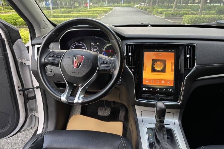 Used Roewe RX5 New Energy 2019 eRX5 50T 4G Connected Excellence Edition Interior 9