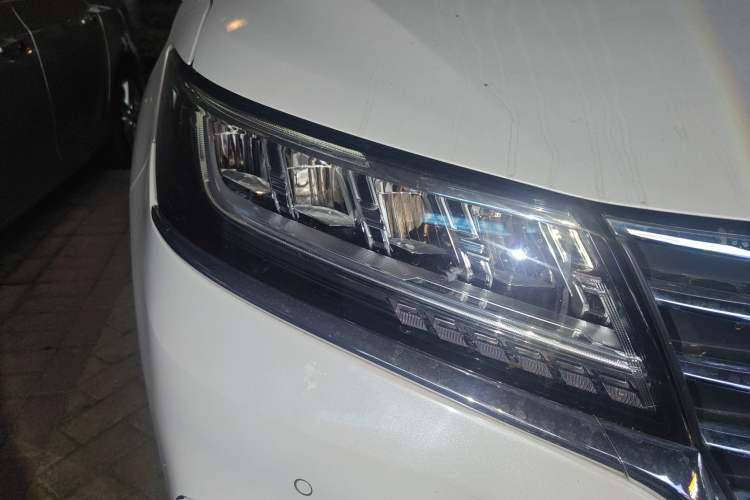 Used Roewe RX5 New Energy 2019 eRX5 50T Internet-Enhanced Flagship Edition Right Front Headlight