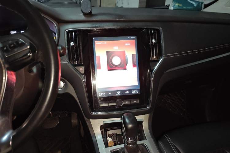 Used Roewe RX5 New Energy 2019 eRX5 50T 4G Connected Excellence Edition Audio And AC Panel