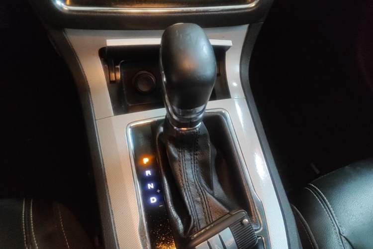 Used Roewe RX5 New Energy 2019 eRX5 50T 4G Connected Excellence Edition Gear Lever