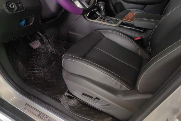 Used Roewe RX5 New Energy 2019 eRX5 50T 4G Connected Excellence Edition Interior 1