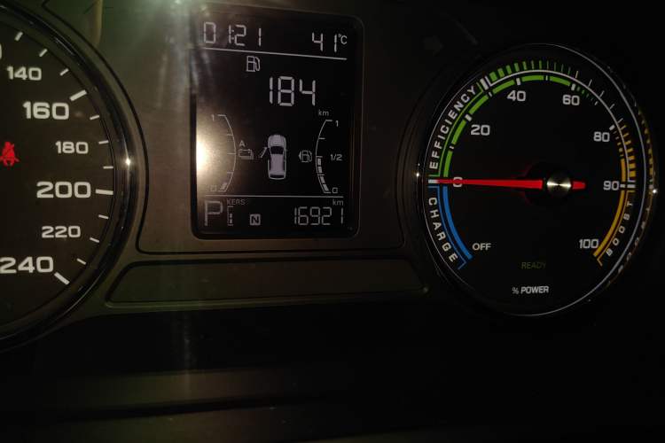 Used Roewe RX5 New Energy 2019 eRX5 50T 4G Connected Excellence Edition Odometer Close Up