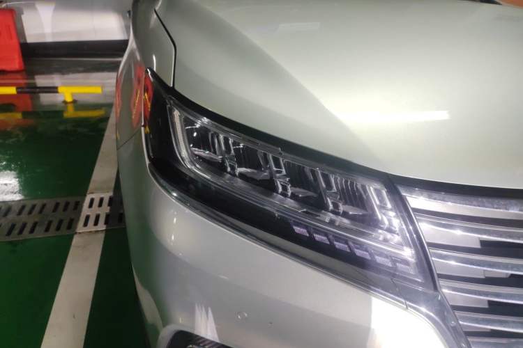 Used Roewe RX5 New Energy 2019 eRX5 50T Internet-Enhanced Flagship Edition Right Front Headlight