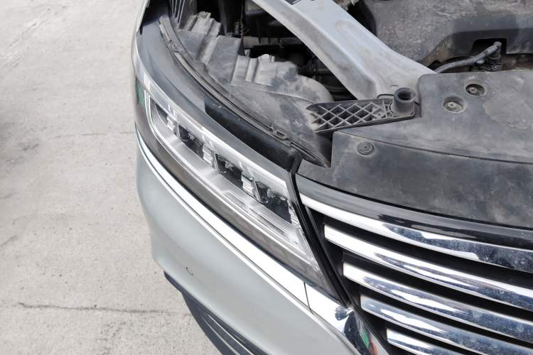 Used Roewe RX5 New Energy 2019 eRX5 50T Internet-Enhanced Flagship Edition Right Front Headlight