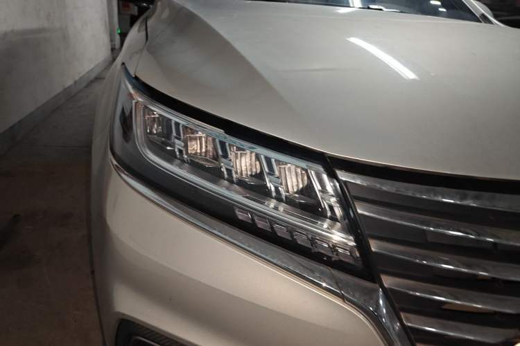 Used Roewe RX5 New Energy 2019 eRX5 50T 4G Connected Excellence Edition Right Front Headlight