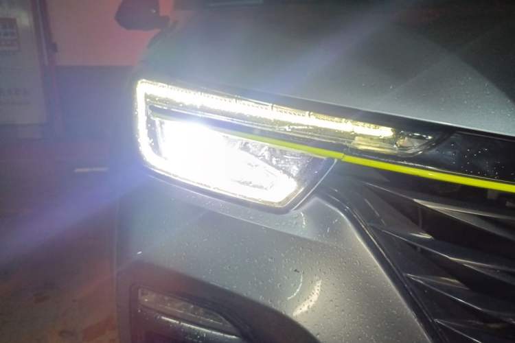 Used Roewe RX5 New Energy 2020 ePLUS National Trend Ronglin Flagship Edition Right Front Headlight
