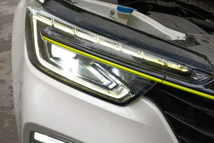 Used Roewe RX5 New Energy 2020 ePLUS National Trend Ronglin Luxury Edition Right Front Headlight