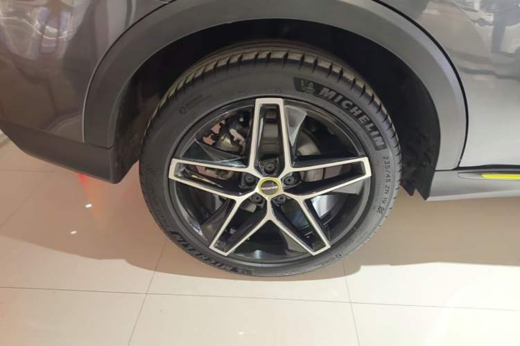 Used Roewe RX5 New Energy 2021 ePLUS National Trend Ronglin Luxury Edition Right Rear Wheel Hub