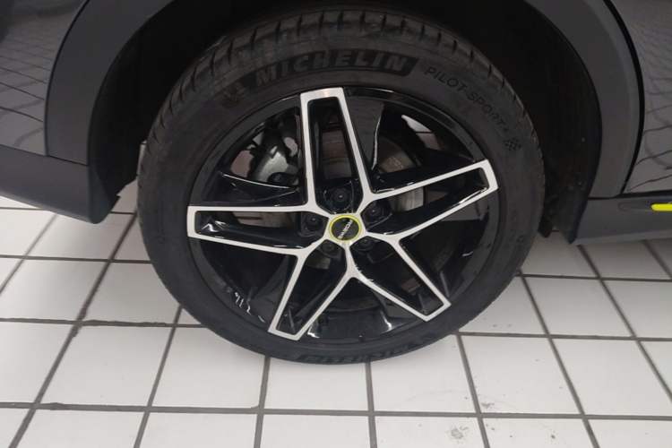 Used Roewe RX5 New Energy 2021 ePLUS National Trend Ronglin Luxury Edition Right Rear Wheel Hub