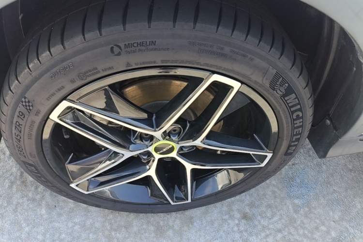 Used Roewe RX5 New Energy 2021 ePLUS National Trend Ronglin Luxury Edition Left Front Wheel Hub