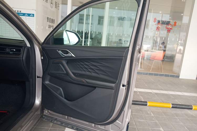 Used Roewe RX5 New Energy 2023 eRX5 Super Hybrid Prestige Edition Right Front Door Interior