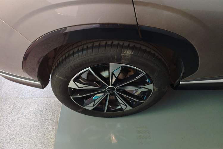 Used Roewe RX5 New Energy 2023 eRX5 Super Hybrid Premium Edition Right Rear Wheel Hub