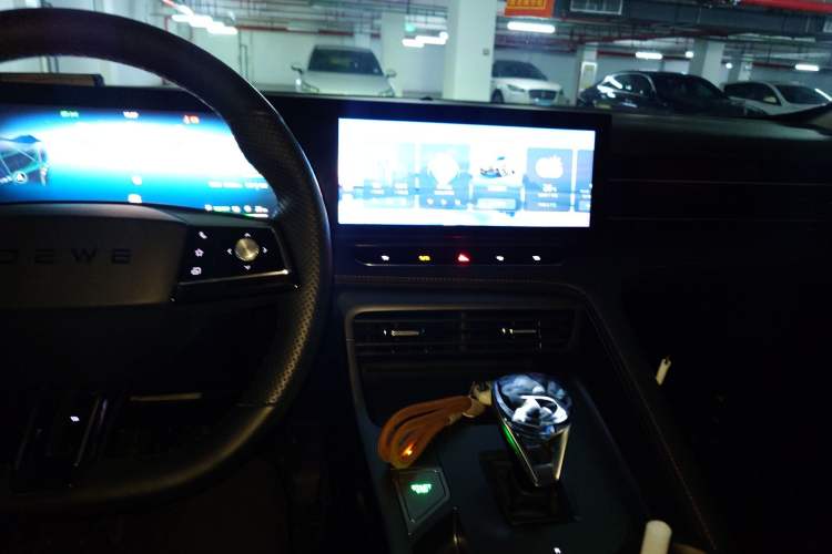 Used Roewe RX5 New Energy 2023 eRX5 Super Hybrid Premium Edition Audio And AC Panel