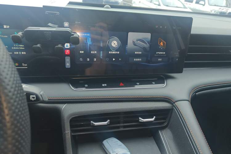 Used Roewe RX5 New Energy 2023 eRX5 Super Hybrid Premium Edition Audio And AC Panel