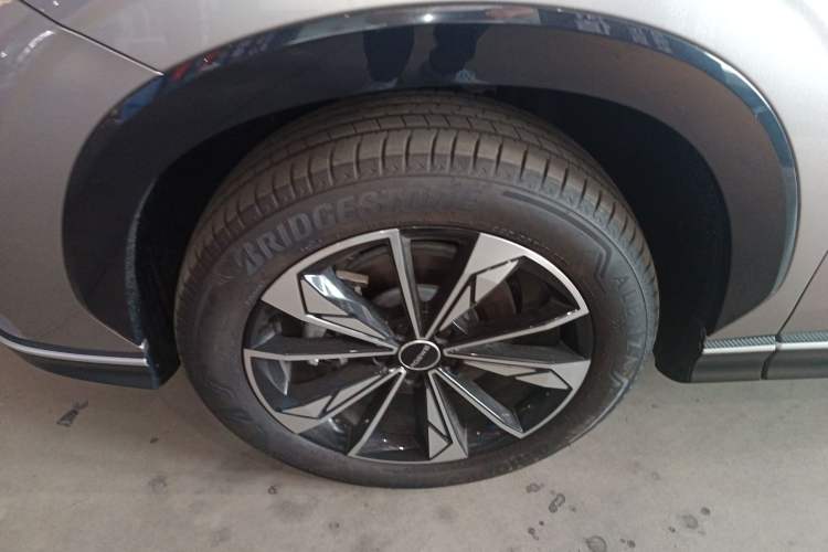 Used Roewe RX5 New Energy 2023 eRX5 Super Hybrid Premium Edition Exterior 4