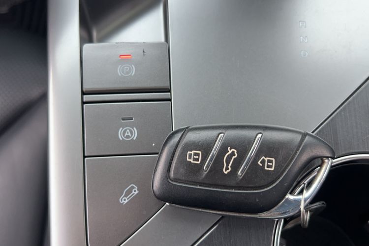 Used Roewe RX5 New Energy 2023 eRX5 Super Hybrid Prestige Edition Interior 1