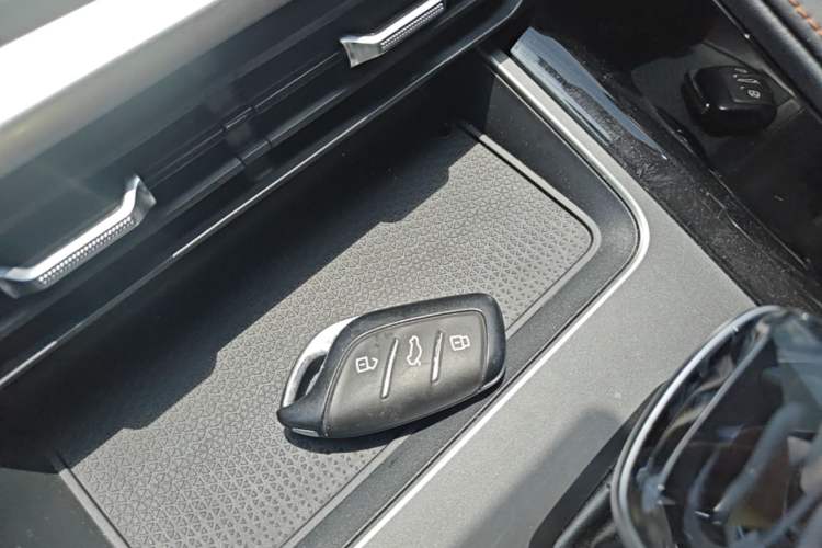 Used Roewe RX5 New Energy 2023 eRX5 Ultra-Hybrid Comfort Edition Interior 1